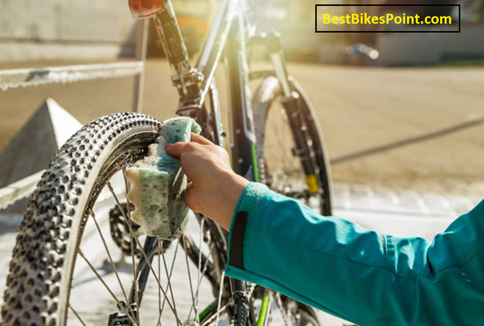 Cleaning Your Bike Before Storing It